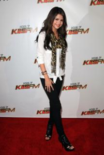 Selena Gomez feet photo thumbnail