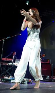 Selena Gomez feet photo thumbnail