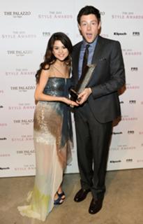 Selena Gomez feet photo thumbnail