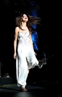 Selena Gomez feet photo thumbnail