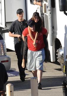 Selena Gomez feet photo thumbnail