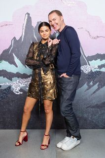 Selena Gomez feet photo thumbnail