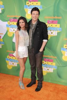 Selena Gomez feet photo thumbnail