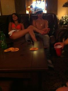 Selena Gomez feet photo thumbnail