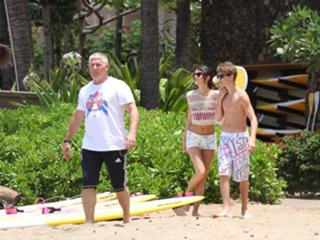 Selena Gomez feet photo thumbnail