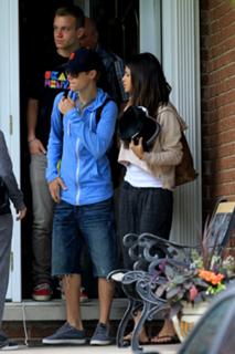 Selena Gomez feet photo thumbnail