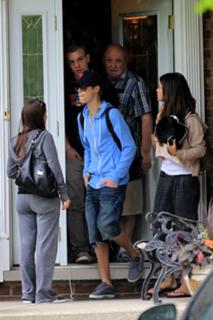 Selena Gomez feet photo thumbnail