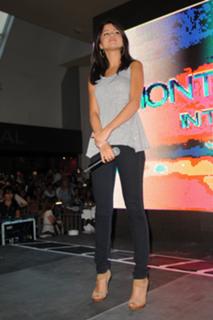 Selena Gomez feet photo thumbnail