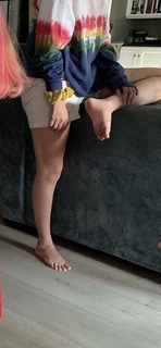 Selena Gomez feet photo thumbnail