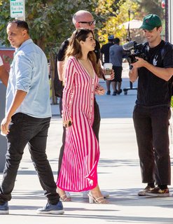 Selena Gomez feet photo thumbnail