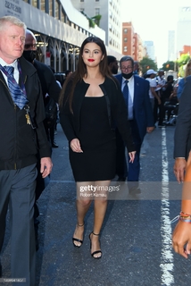 Selena Gomez feet photo thumbnail