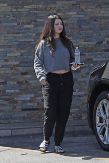 Selena Gomez feet photo thumbnail