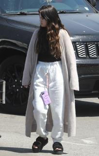 Selena Gomez feet photo thumbnail