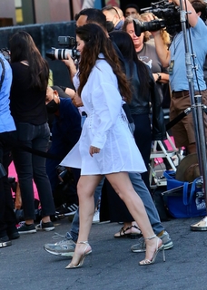 Selena Gomez feet photo thumbnail
