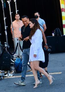 Selena Gomez feet photo thumbnail
