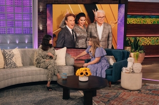 Selena Gomez feet photo thumbnail