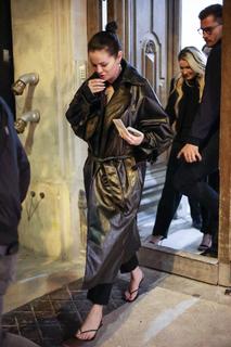 Selena Gomez feet photo thumbnail