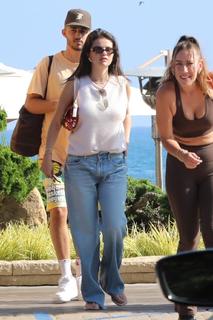 Selena Gomez feet photo thumbnail