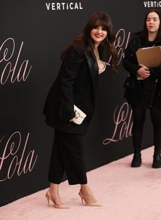Selena Gomez feet photo thumbnail