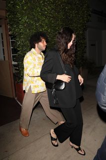 Selena Gomez feet photo thumbnail