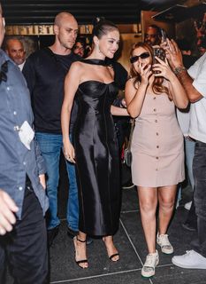 Selena Gomez feet photo thumbnail