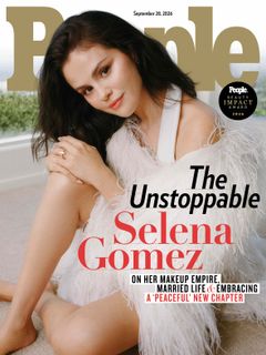 Selena Gomez feet photo 10