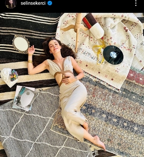 Selin Sekerci feet photo 3