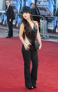 Selina Lo feet photo 1
