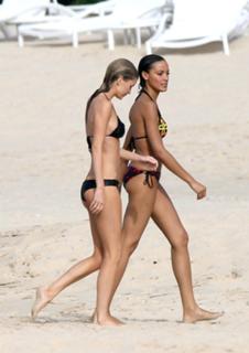 Selita Ebanks feet photo thumbnail