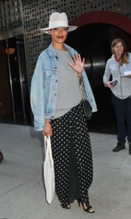 Selita Ebanks feet photo thumbnail