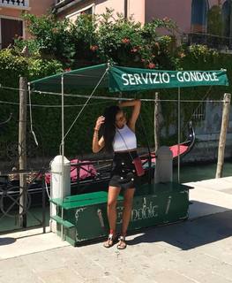 Selita Ebanks feet photo thumbnail
