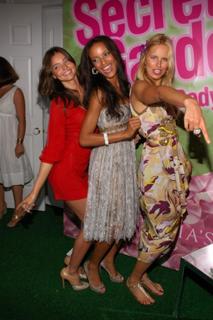 Selita Ebanks feet photo thumbnail