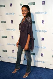 Selita Ebanks feet photo thumbnail
