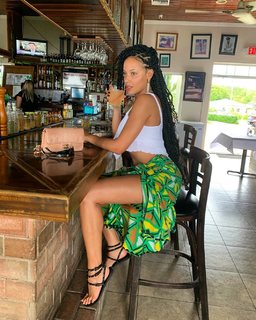 Selita Ebanks feet photo thumbnail