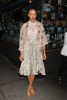 Selita Ebanks feet photo thumbnail