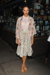 Selita Ebanks feet photo thumbnail