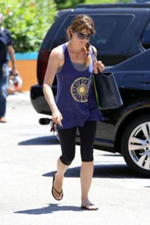 Selma Blair feet photo thumbnail