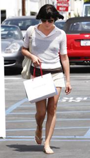 Selma Blair feet photo thumbnail