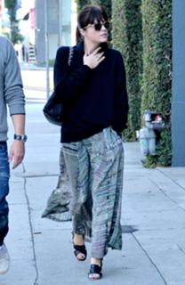 Selma Blair feet photo thumbnail
