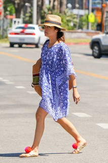 Selma Blair feet photo thumbnail
