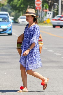 Selma Blair feet photo thumbnail