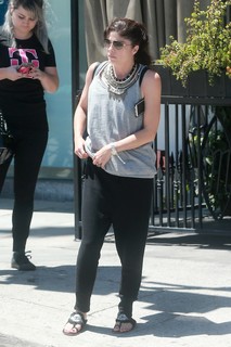 Selma Blair feet photo thumbnail
