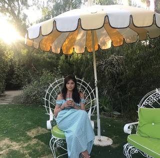 Selma Blair feet photo thumbnail