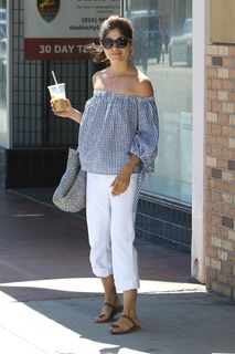 Selma Blair feet photo thumbnail