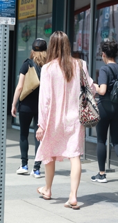 Selma Blair feet photo thumbnail