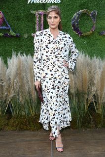 Selma Blair feet photo thumbnail