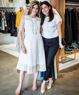 Selma Blair feet photo thumbnail