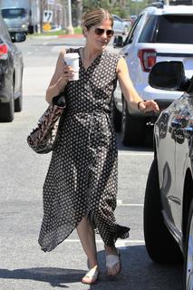 Selma Blair feet photo thumbnail