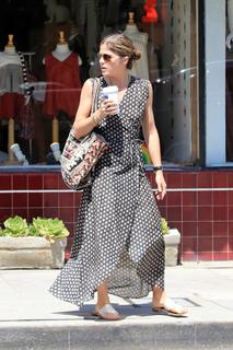 Selma Blair feet photo thumbnail