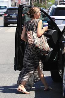 Selma Blair feet photo thumbnail